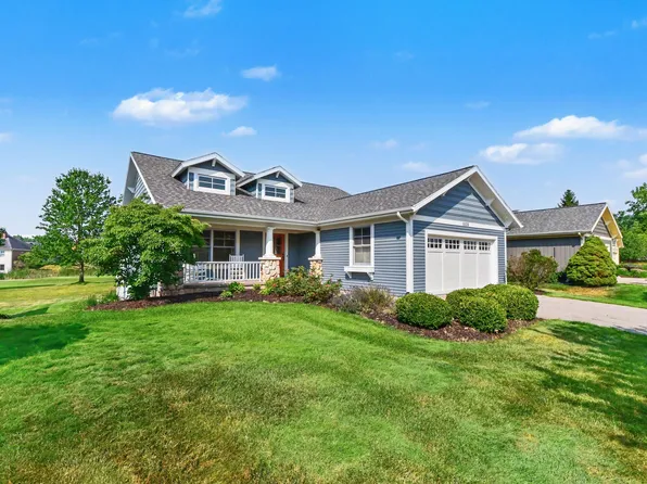 5526 Alhambra Dr SE, Grand Rapids, MI 49546