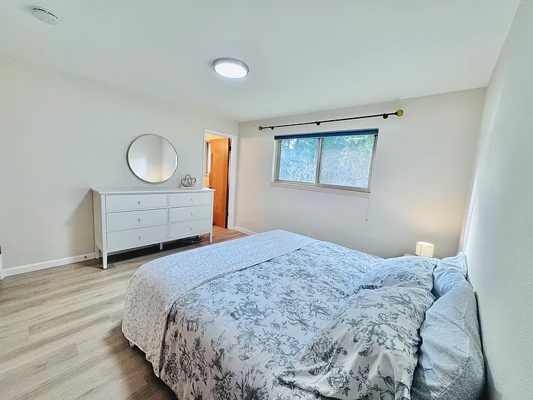 Master bedroom, King bed and closet (2.5 x 8 ft)