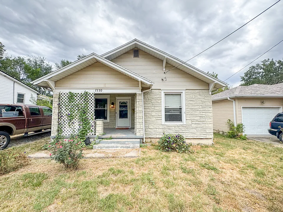 1110 N Warren Ave