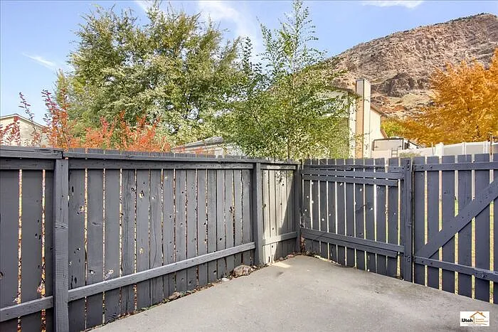 870 N Jackson Ave #8 — Photo 15