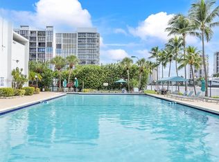 1000 Parkview Dr APT 825, Hallandale, FL 33009