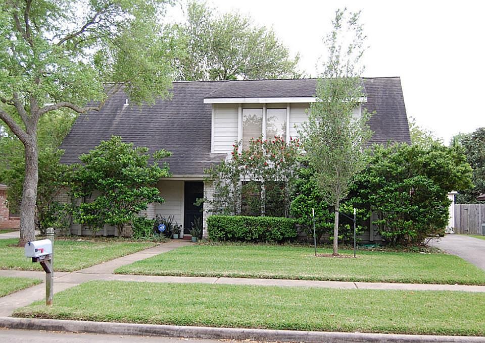 1st image of 2922 Colonial Dr