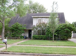 2922 Colonial Dr, Sugar Land, TX 77479