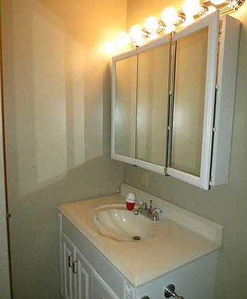 5th image of 900 N 48th Ave