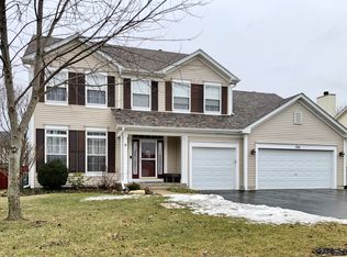 704 Manhattan Cir, Oswego, IL 60543