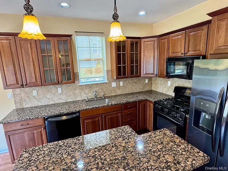 8 Green Ct — Photo 17