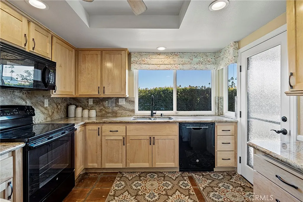 3 bed, 1693 sqft, $3,000 — Photo 2