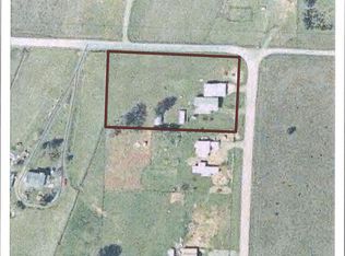 185 Reagor Ln, Cave Junction, OR 97523