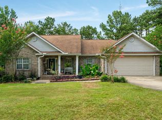 22 Robert E Lee Rd, Hattiesburg, MS 39401