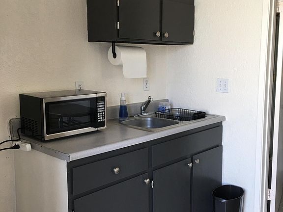 4th image of 5213 Academy Dr