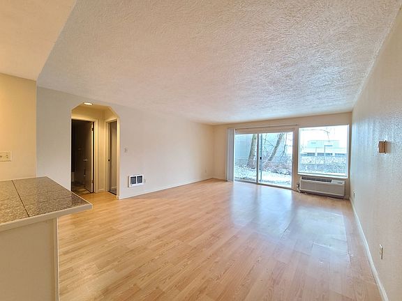 5th image of 112 W Cliff Dr APT 106