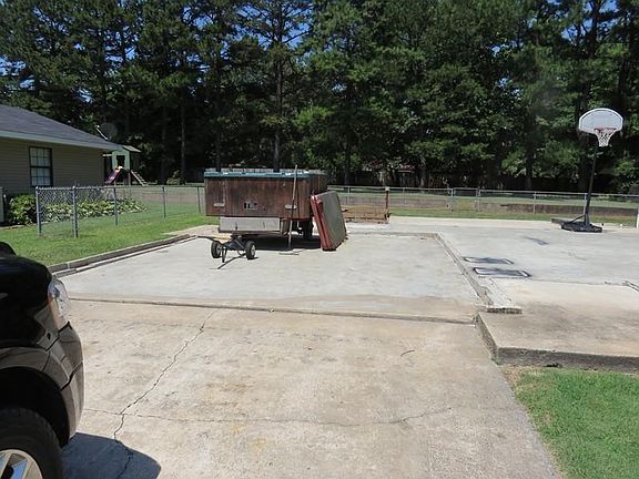 2nd image of 606 Summit St