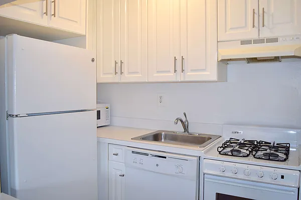 Rented by Manhattan Connection | media 28