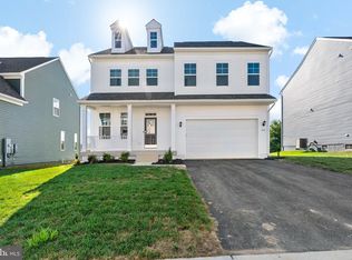 812 Lord Fairfax St, Charles Town, WV 25414