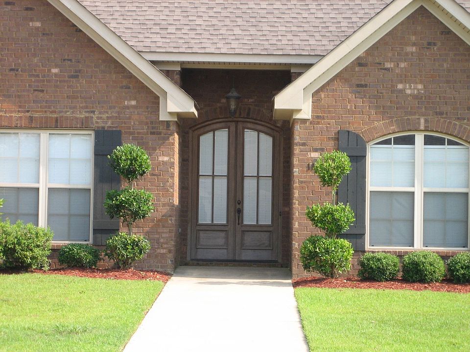 Beautiful Traditional all brick home.