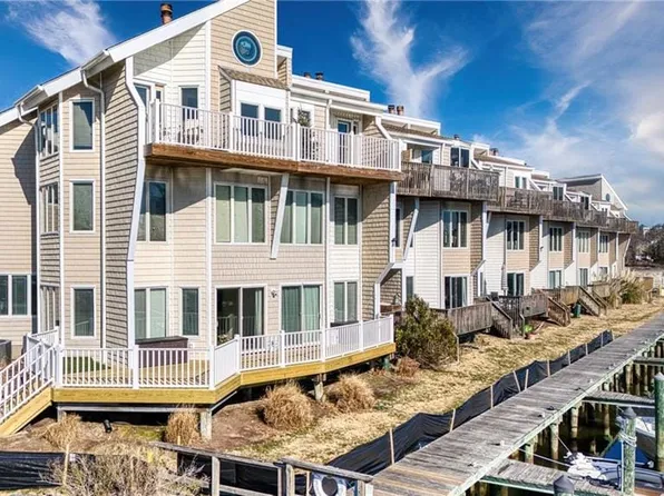 100 Pinewood Rd APT 128, Virginia Beach, VA 23451