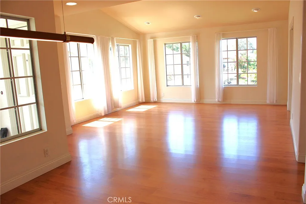 2 bed, 1022 sqft, $3,300 — Photo 3