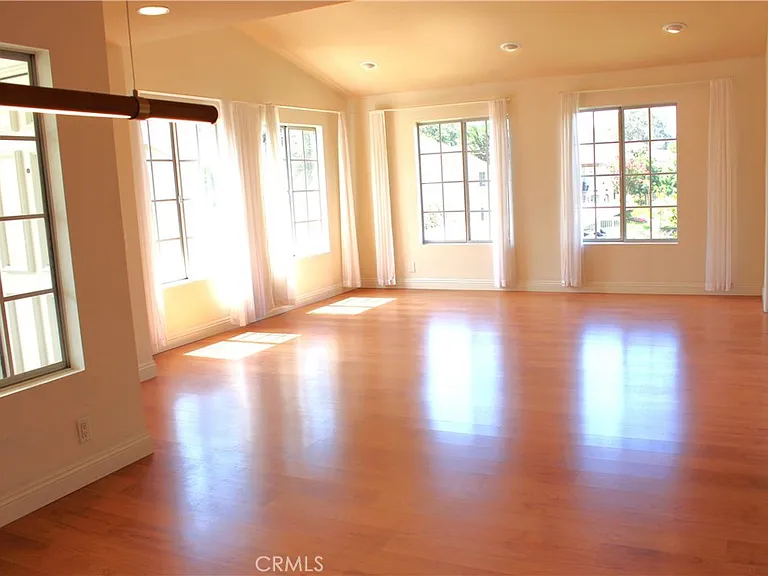 111 Greenfield — Photo 3