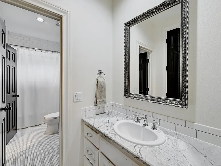 2100 Rue De Street Germaine — Photo 30