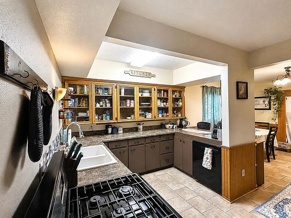 4th image of 205 2nd St W