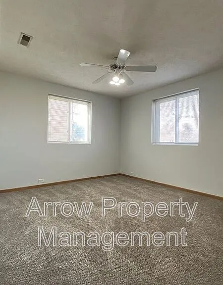 338 W Irving St — Photo 21
