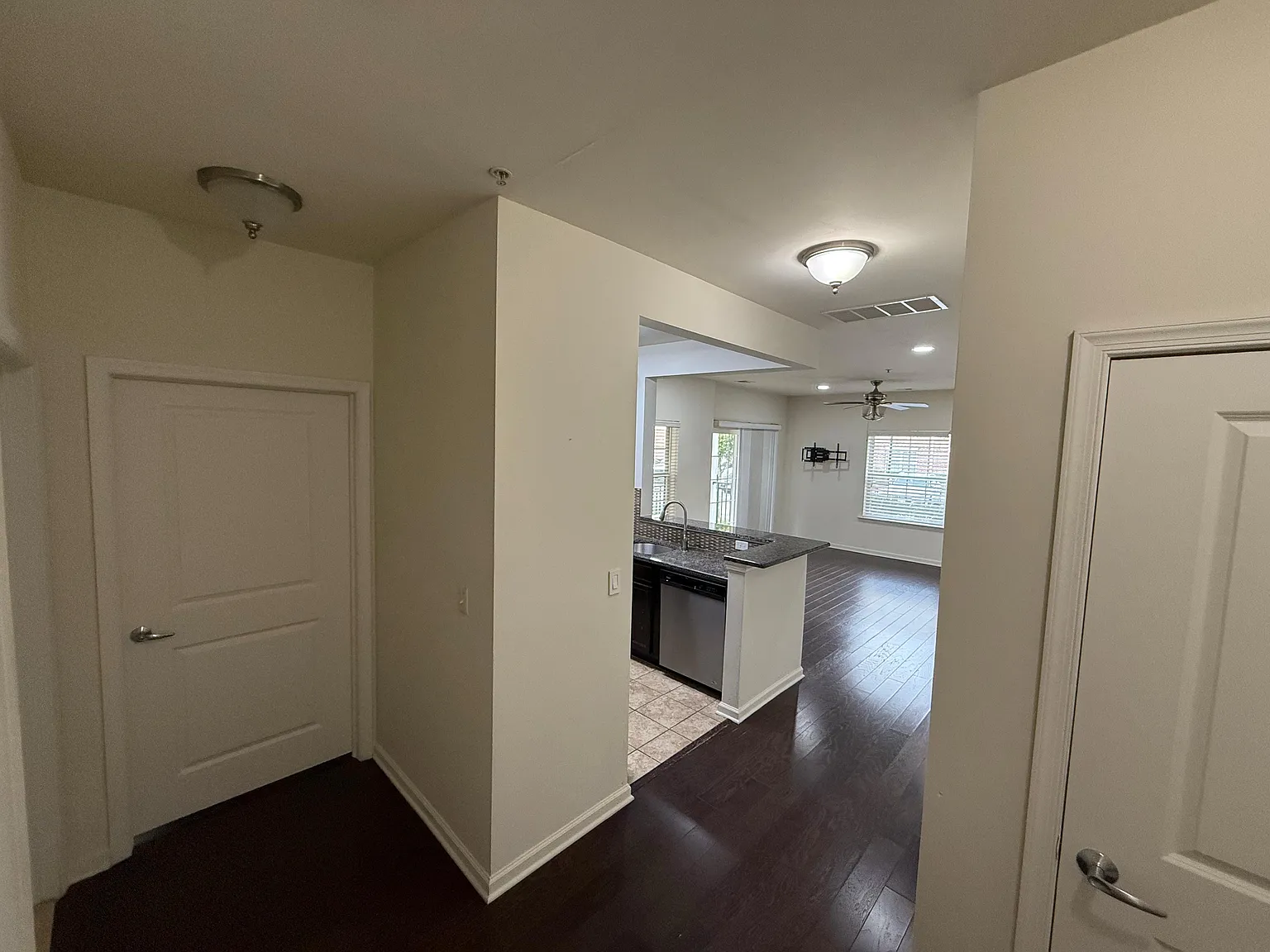 2 bed, 1154 sqft, $2,800 — Photo 2