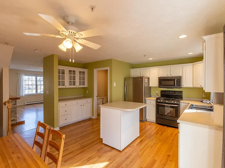 204 Washington St #3 — Photo 6