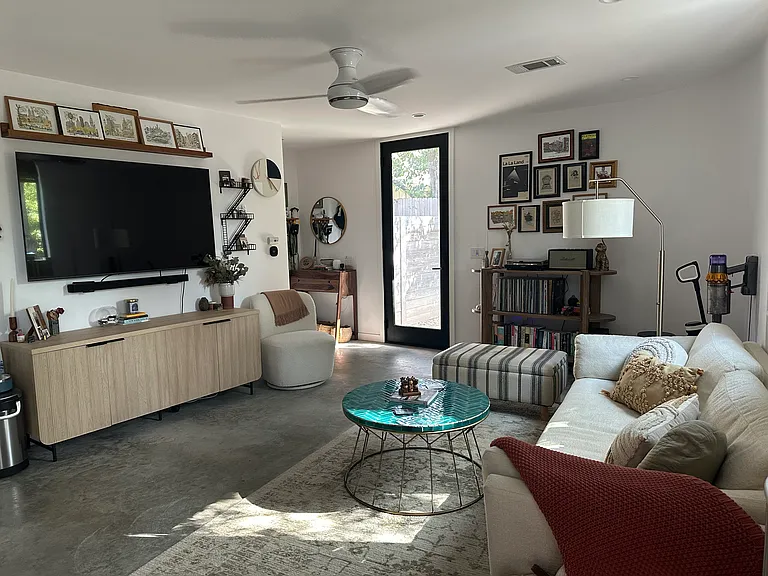 2403 Wilson St — Photo 44