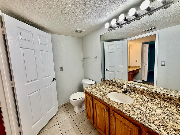 271 SW Palm Dr #304 — Photo 15