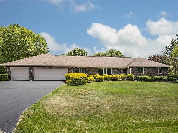 3rd image of 1711 Foxwood Ct
