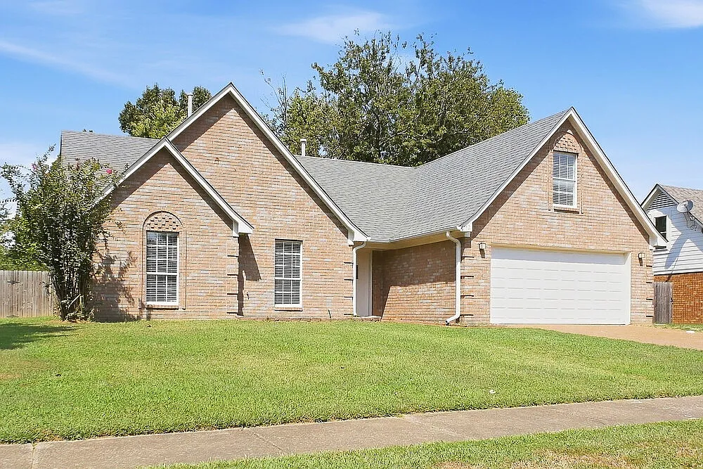 5 bed, 2.0 bath, 2008 sqft, $2,180 — Photo 4