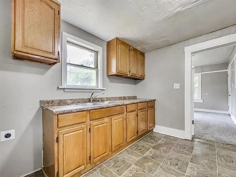 407 SE 25th St — Photo 9