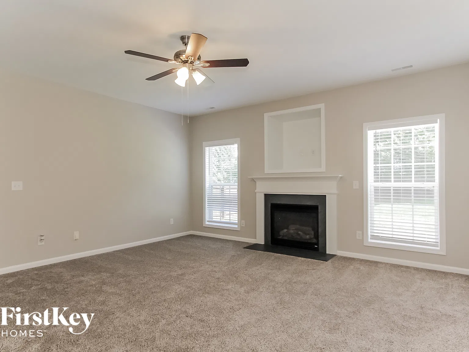 4 bed, 3.5 bath, 3696 sqft, $3,520 — Photo 4