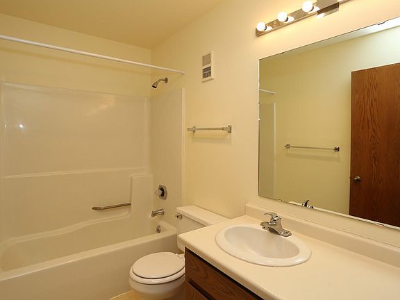 5th image of 2026 Londonderry Dr APT 302