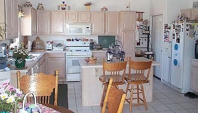 2nd image of 913 W Christmas Tree Ln