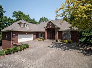 5501 Phoenix Hill Ct, Indian Hills, KY 40207