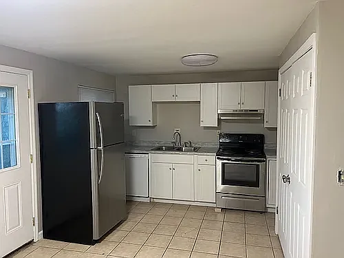 3 bed, 1080 sqft, $1,600 — Photo 3