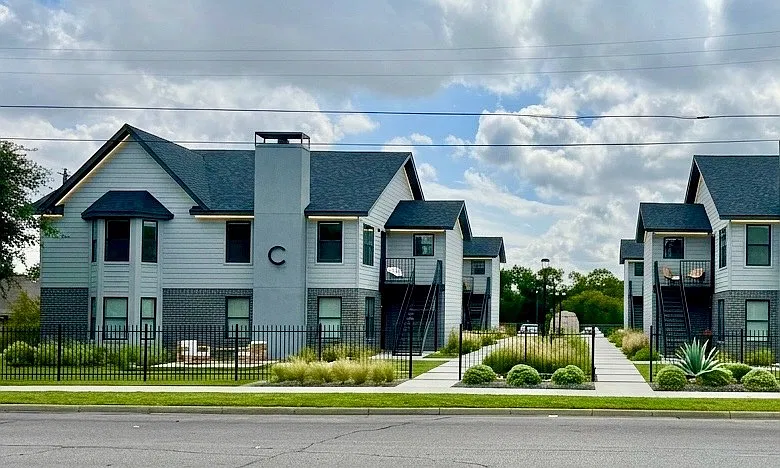 2 bed, 1050 sqft, $1,450 — Photo 2