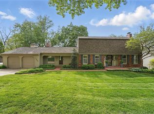 12602 Cherokee Ln, Leawood, KS 66209