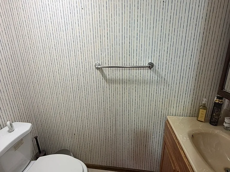 805 Bishop Ct #H — Photo 8