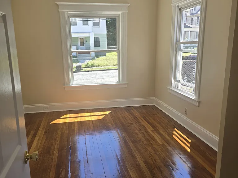 439-441 Edgewood Street1st Fld — Photo 6