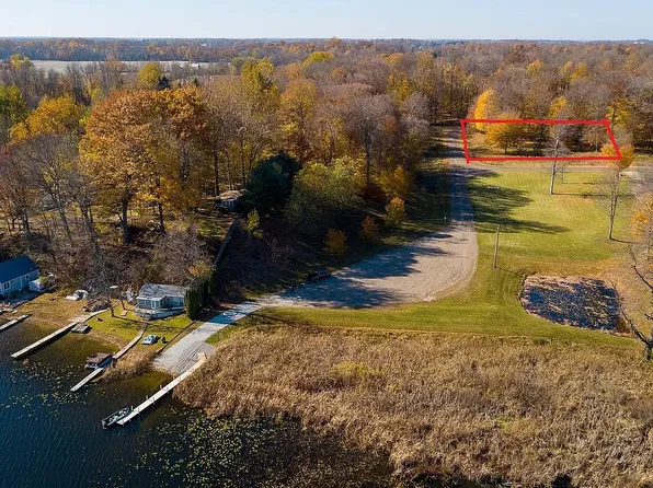 8856 Beechwood Ct, Berrien Center, MI 49102