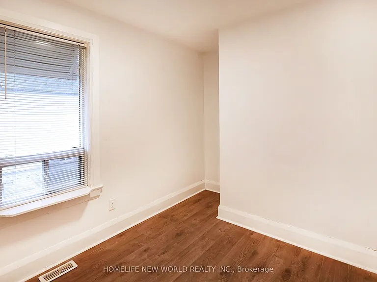 32 Pendeen Ave — Photo 8