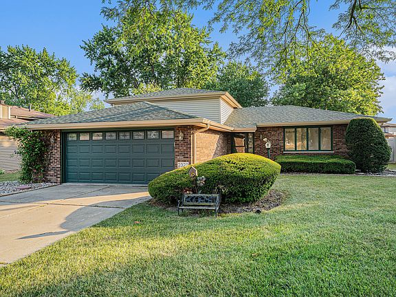 2nd image of 2320 Hickory Dr