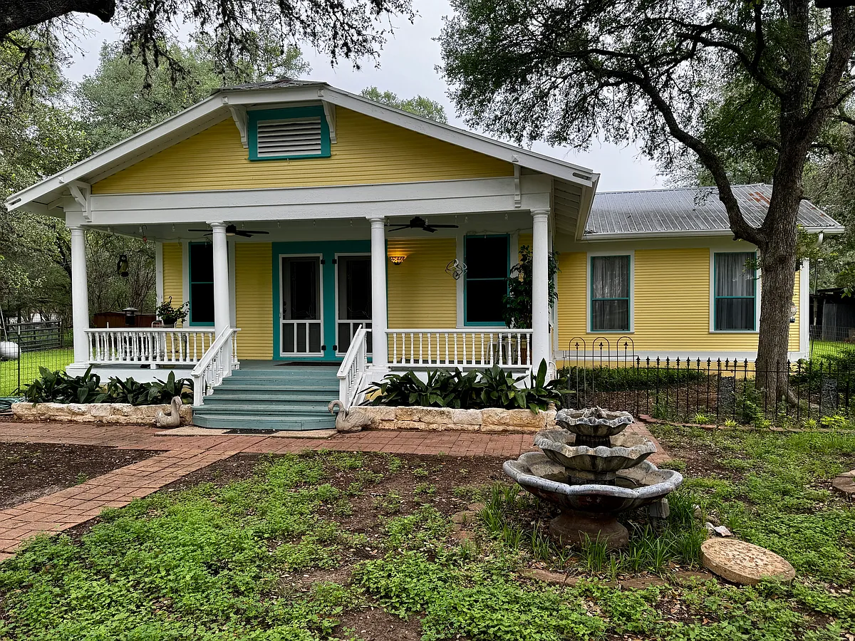 Building Photo - 10611 Creek View Dr