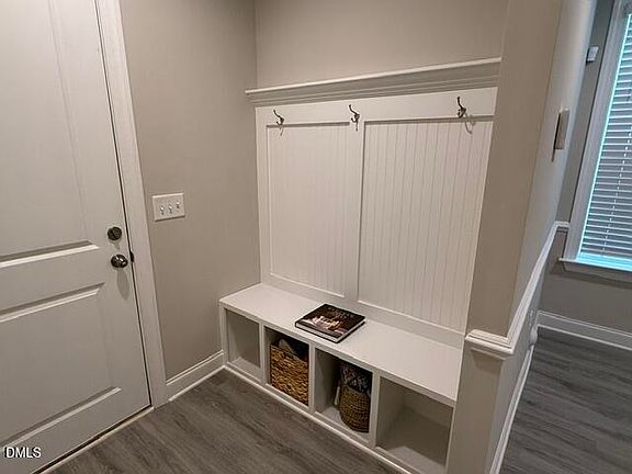 5th image of 943 Haybeck Ln