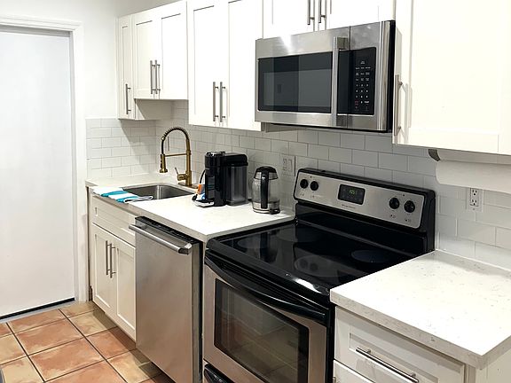 4th image of 211 Phoenetia Ave #23
