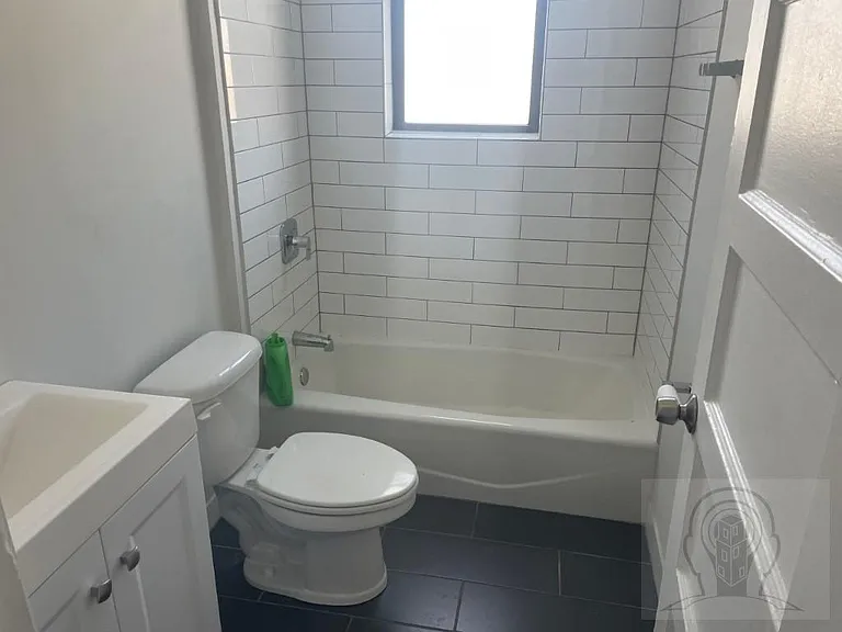 1010 W Dakin St #3 — Photo 8