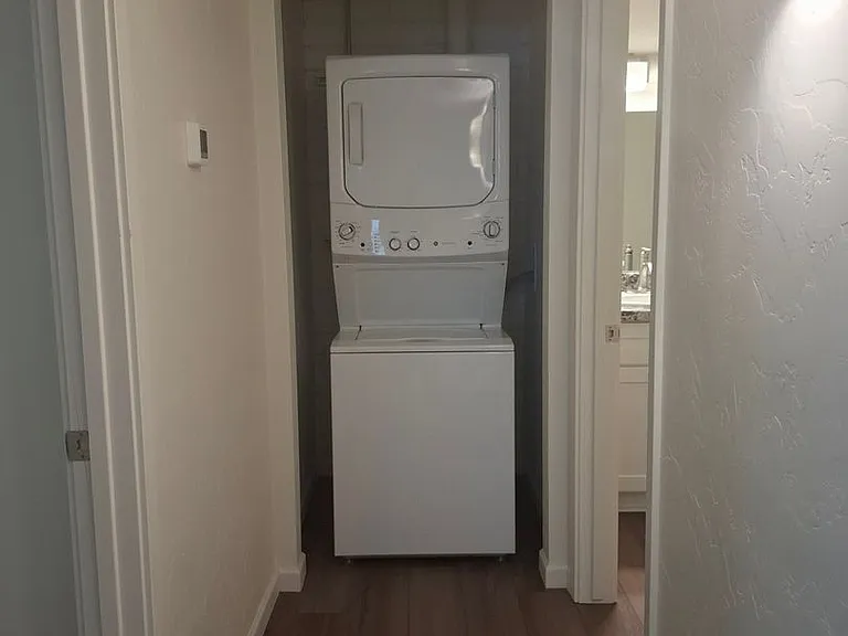 Taylor Heights Apartments — Photo 18