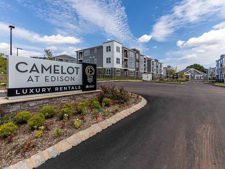Camelot at Edison — Photo 14